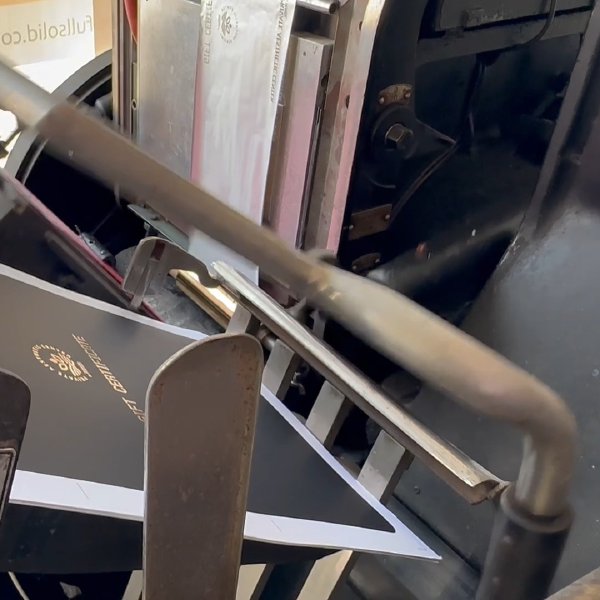 GOLD FOIL IN MOTION! Behind the Scenes. ⚙️

Watch our press in action applying gorgeous Gold …